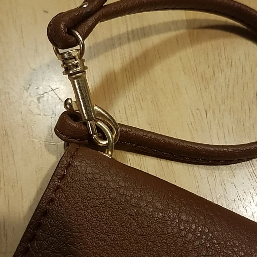 Relic‎ brown leather card/ID holder wristlet gold hardware